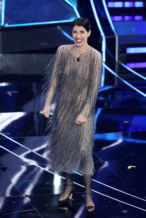 Look Giorgia Sanremo 2024: dal frac ai vestiti di cristalli Dior 